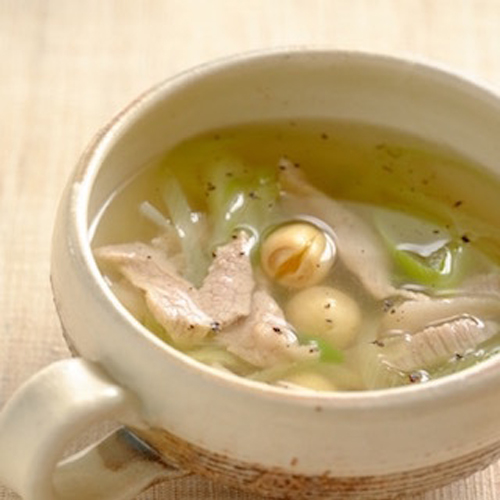 豚肉と蓮の実の滋養スープ